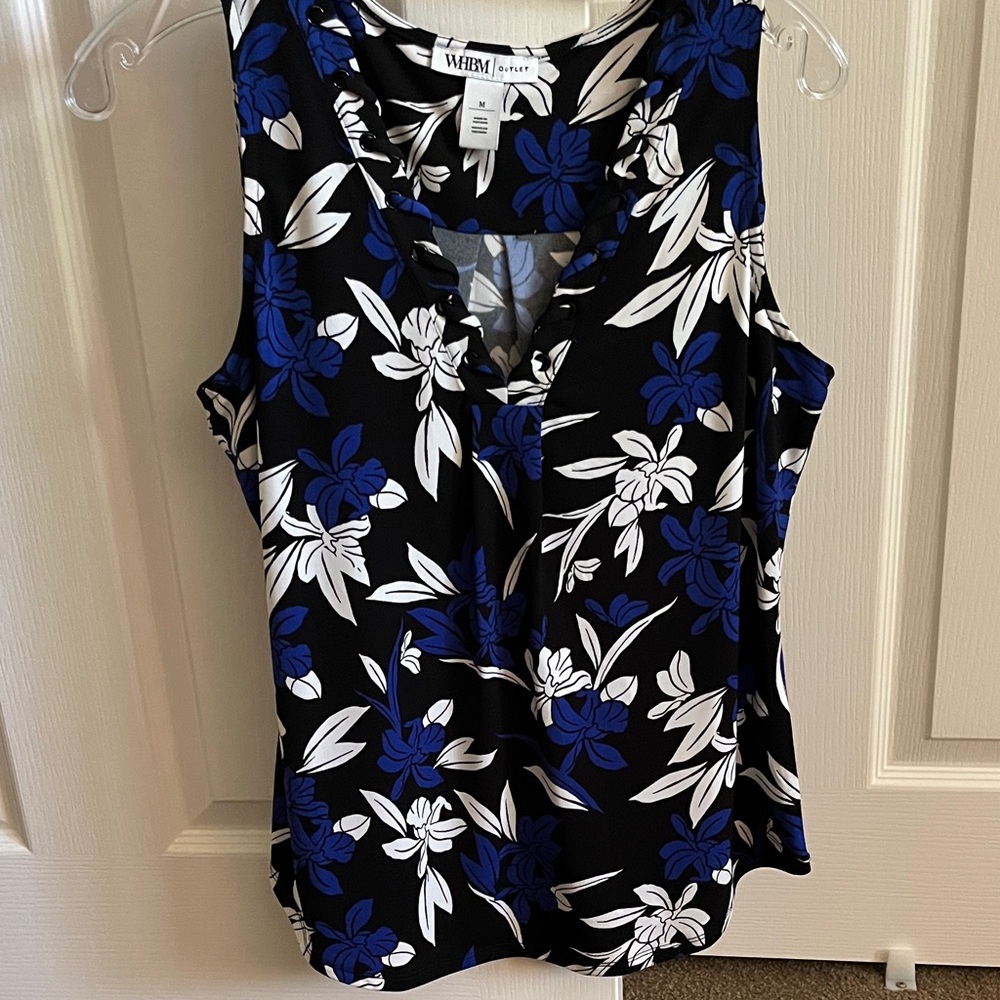 WHBM M SLEEVELESS V NECK FLORAL TOP.